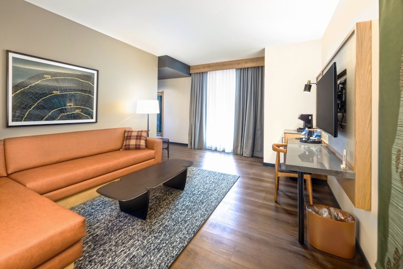 The Key Hotel Dubuque, Tapestry Collection by Hilton 5/7