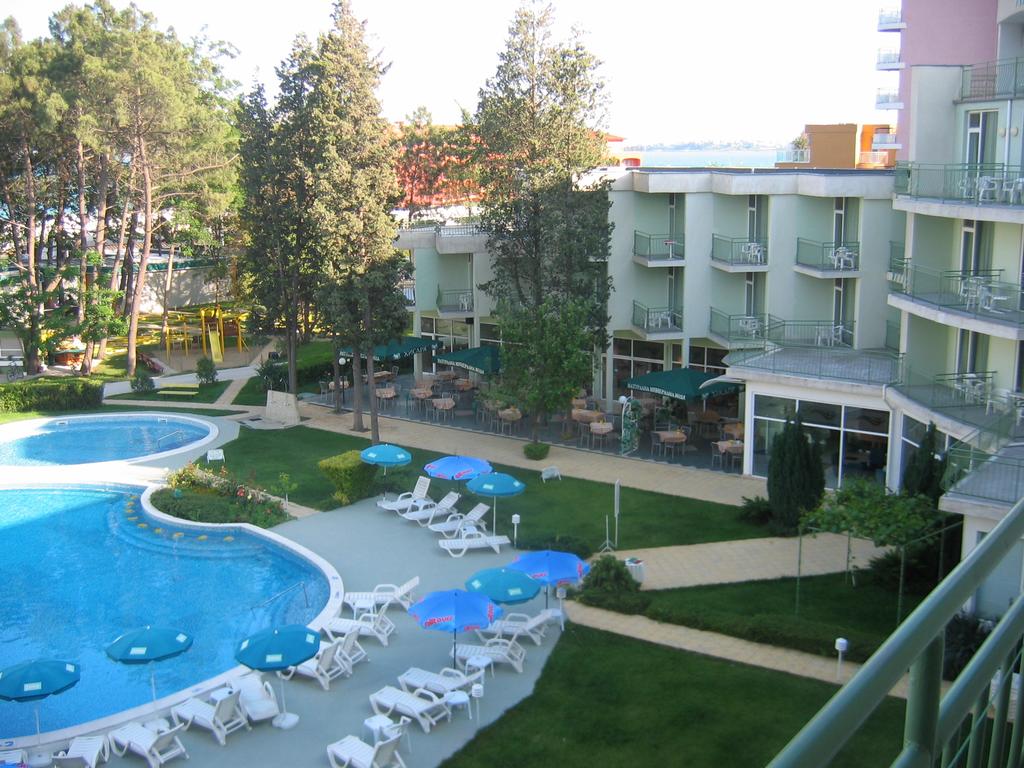 Flamingo Beach Hotel 61/63