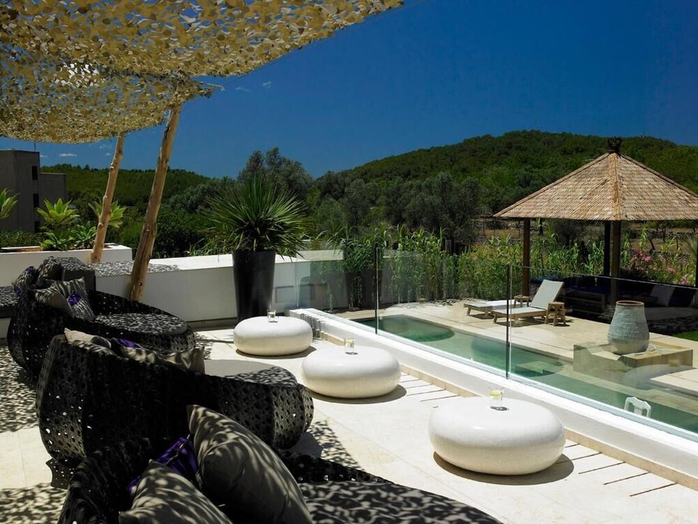 The Giri Residence Hotel & Spa 29/39