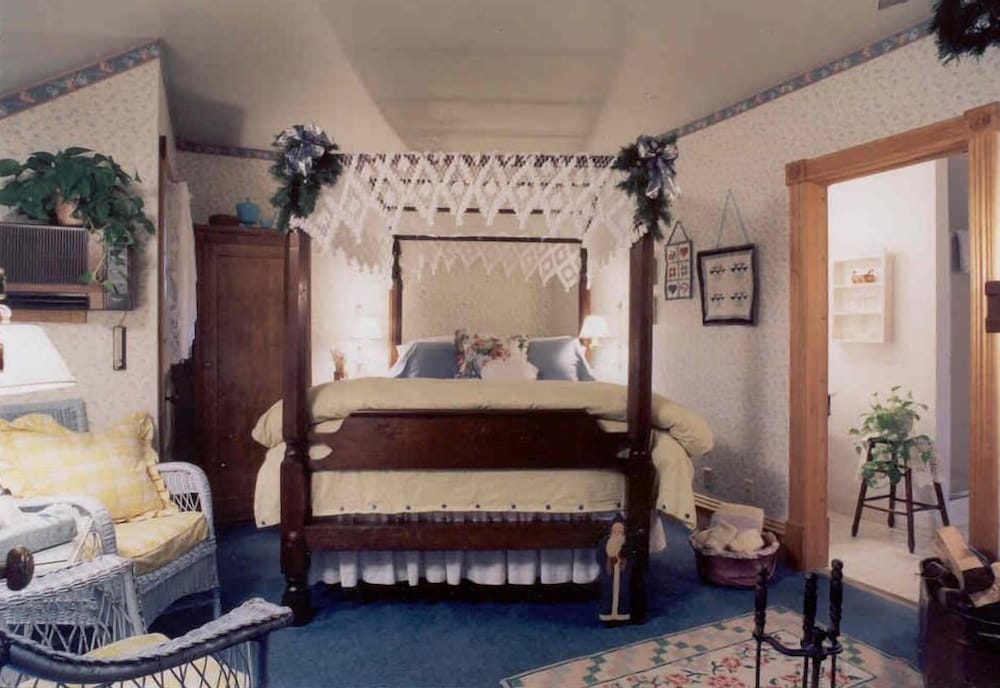 White Lace Inn 8/50