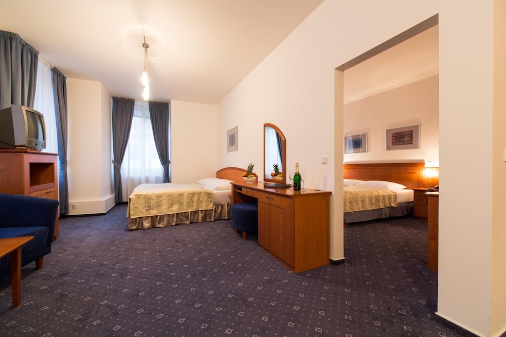 Melantrich Sivek Hotels 33/46