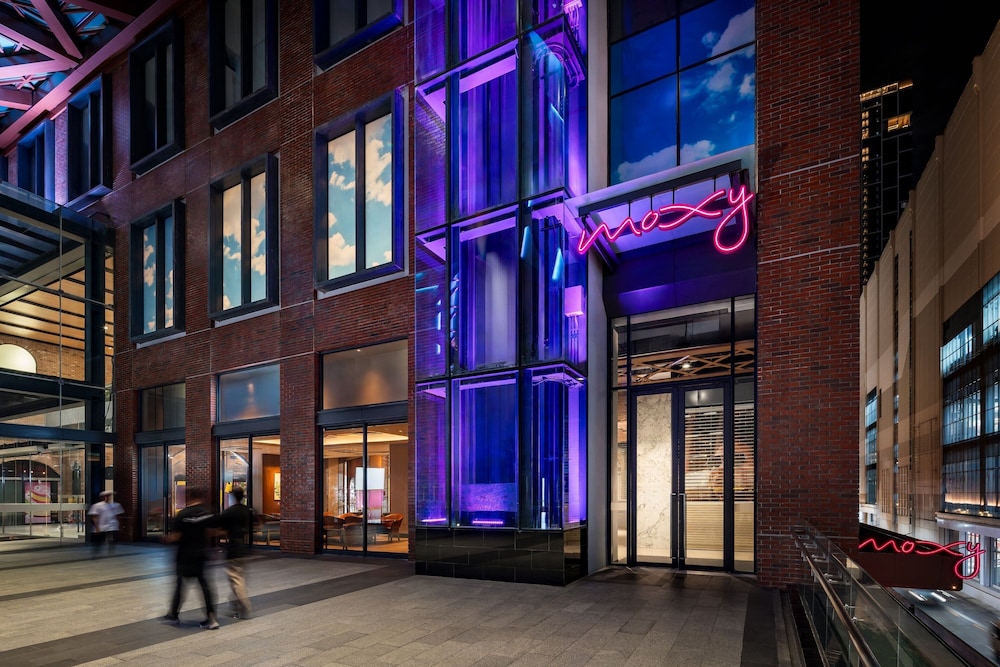 Moxy Bangkok Ratchaprasong 46/50