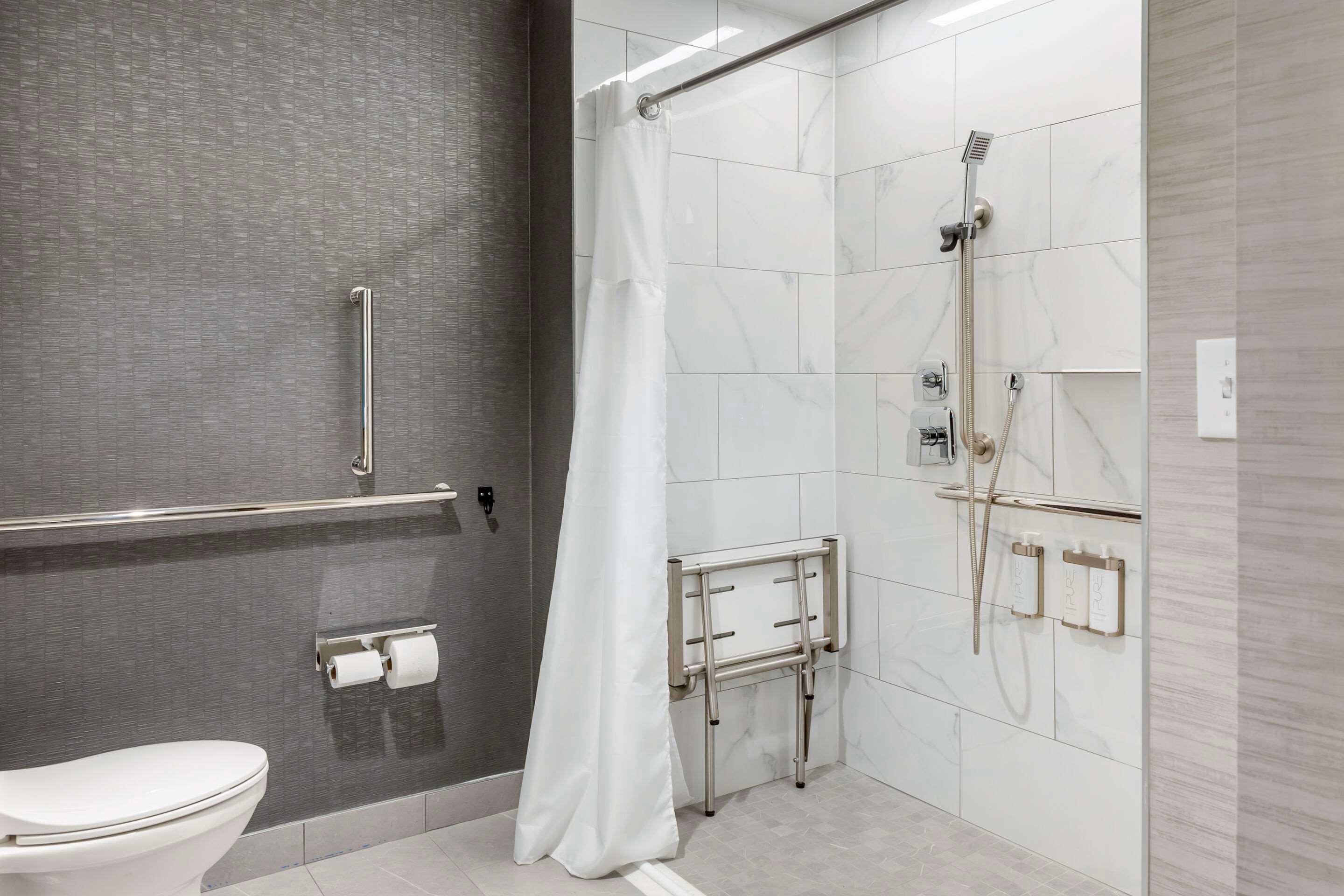 غرفة بسريرين كوين لذوي الإعاقة، Cambria Hotel Niagara Falls 3/3