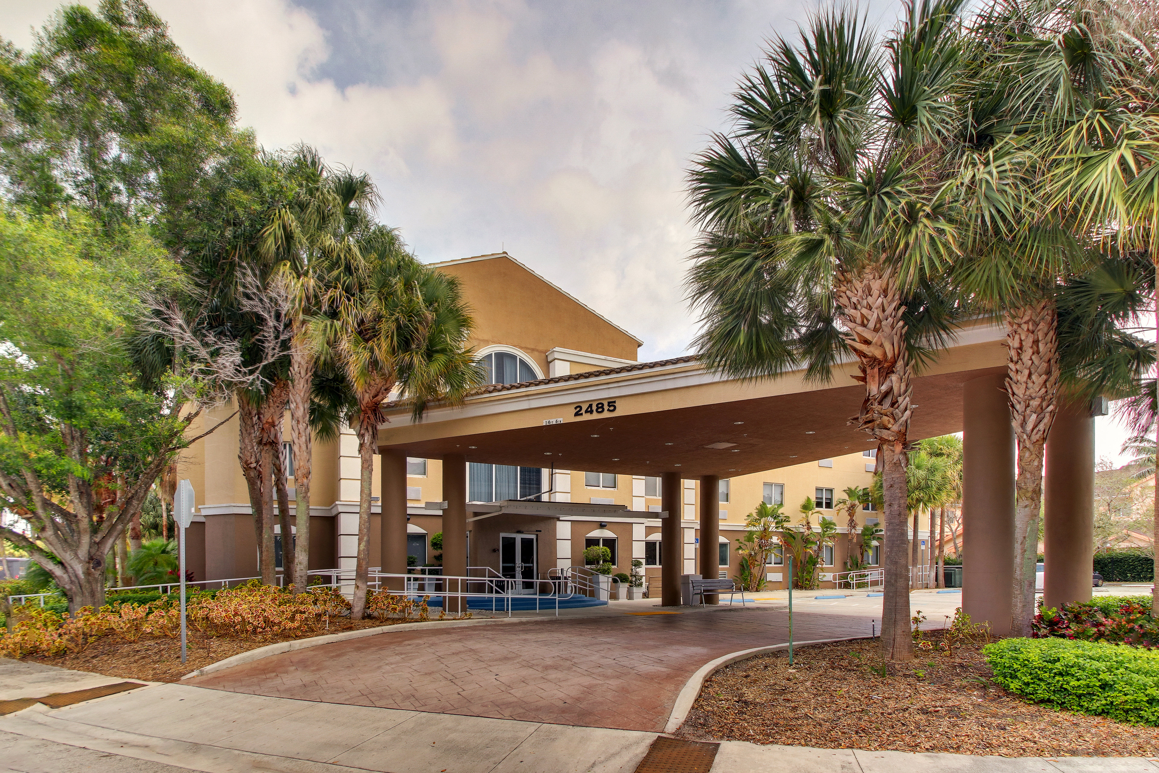 Holiday Inn Express West Palm Beach Metrocentre 5/74