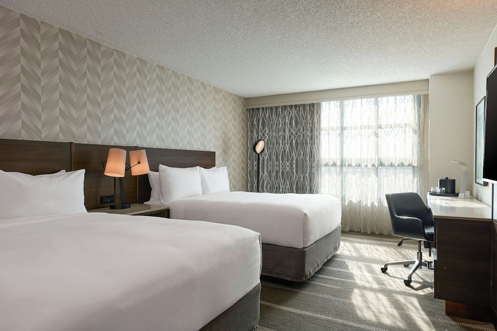 Club, 2 Queen Beds