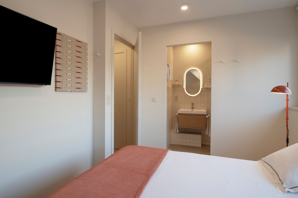 Welcome Hotel 18/50