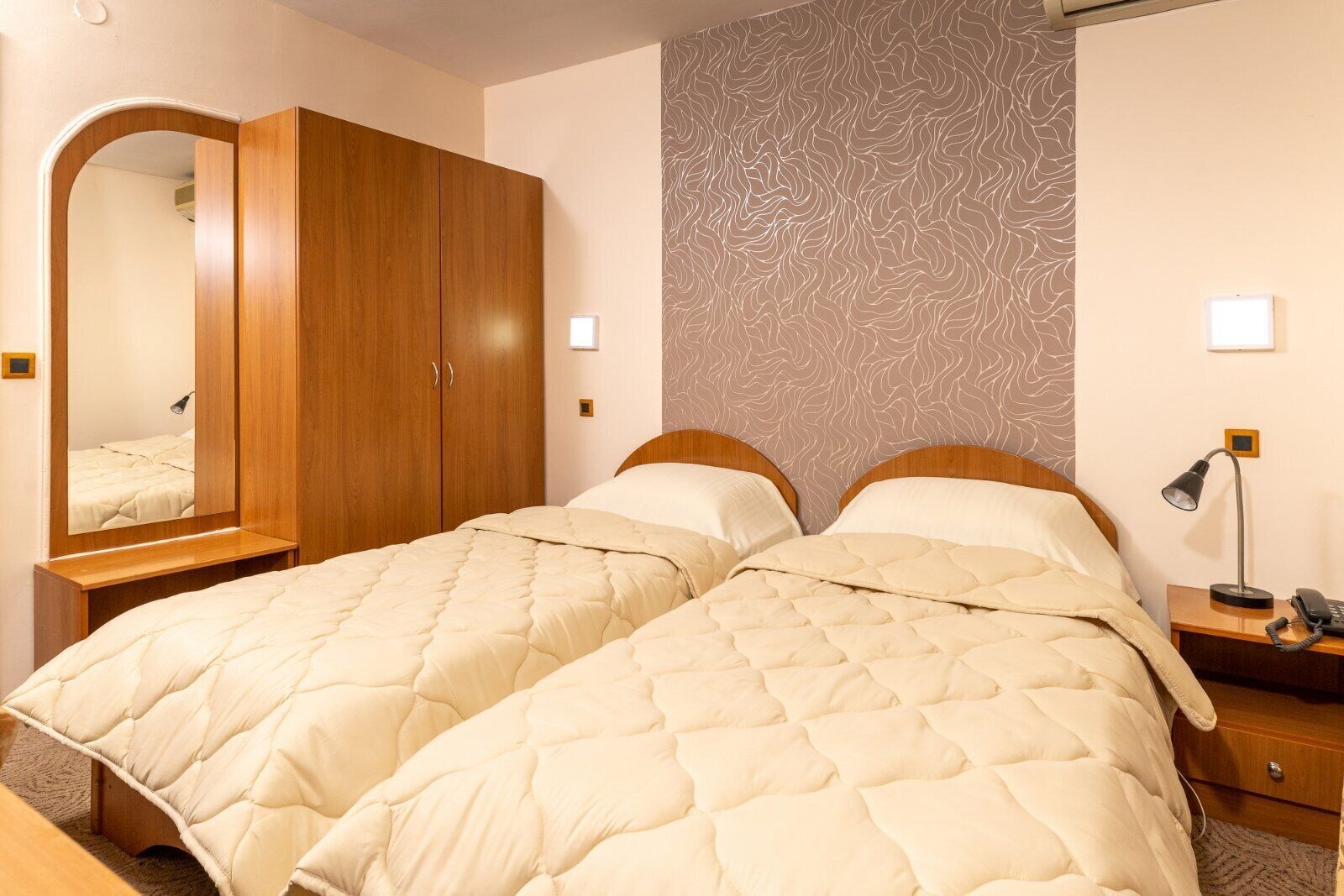 STANDARD, TWIN BEDS, PARK VIEW