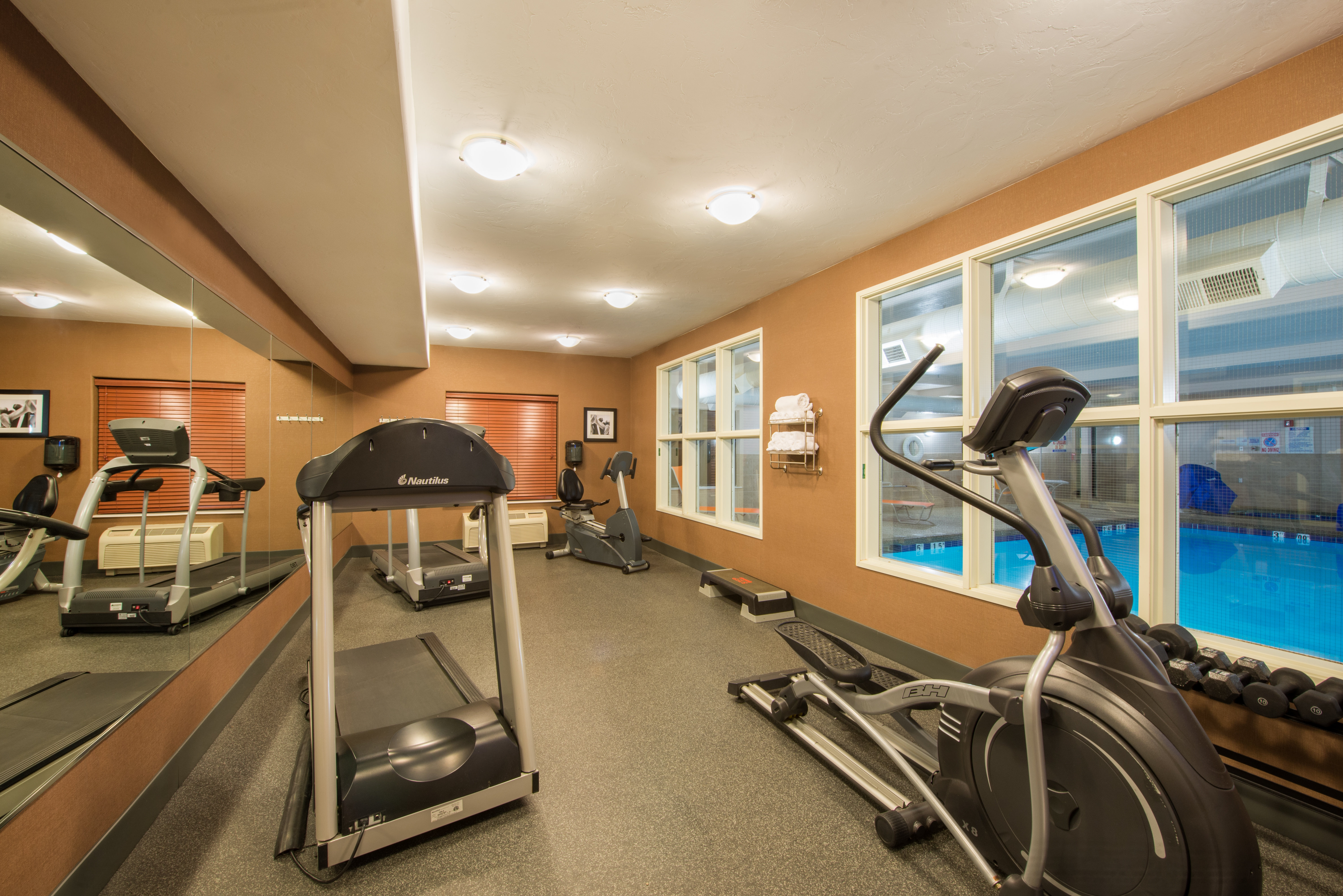 Holiday Inn Express Hotel Suites Douglas 44/75