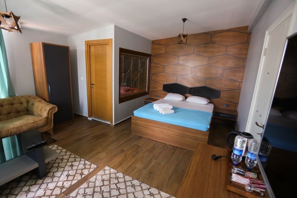 Eagle Palace Suites 27/50