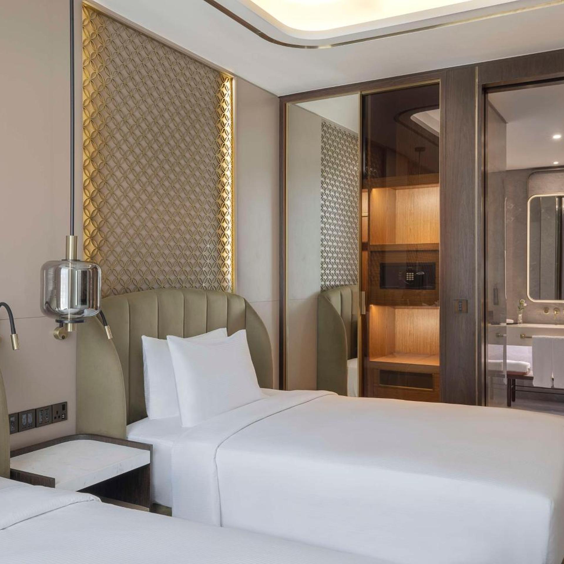 2 Bedrooms, Suite, King Bed, Burj Khalifa View