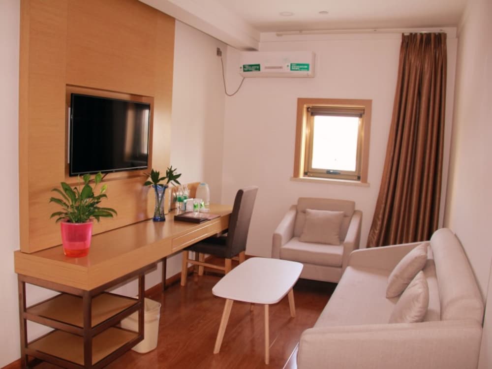 Greentree Sunshine 100 Express Hotel 40/45