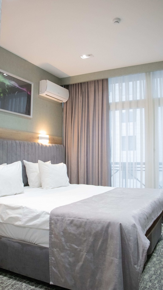 SUPERIOR, KING BED