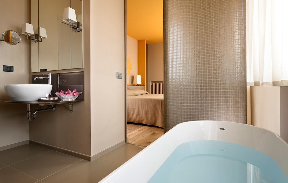 Titano Suites 32/32