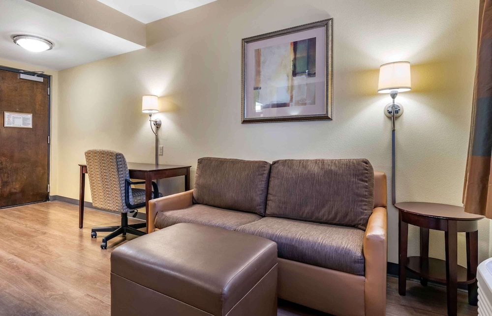 Crestwood Suites Lakeland 42/63