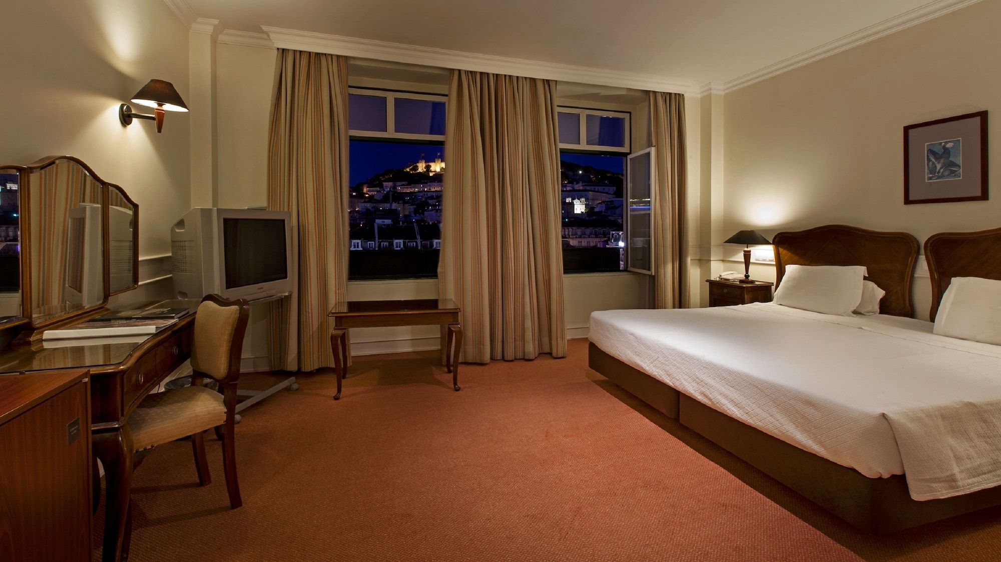 ROSSIO, DOUBLE OR TWIN BED, CASTLE VIEW