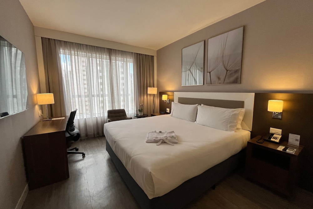 Premium, King Bed, City View