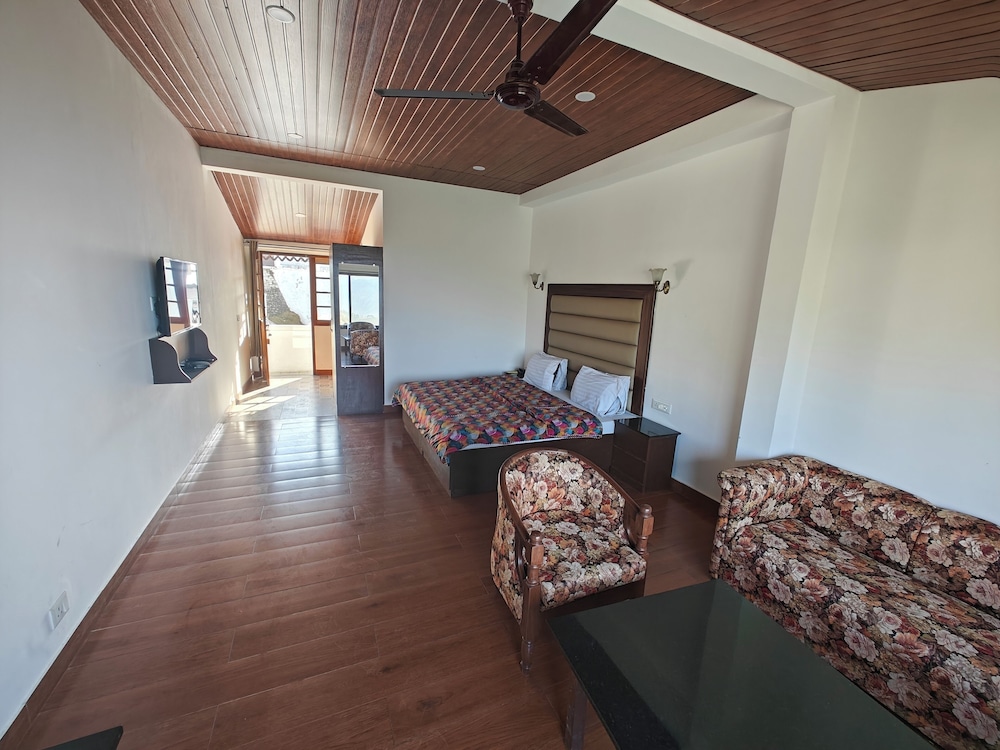 HOTEL HIMALAYAN CLUB 17/48