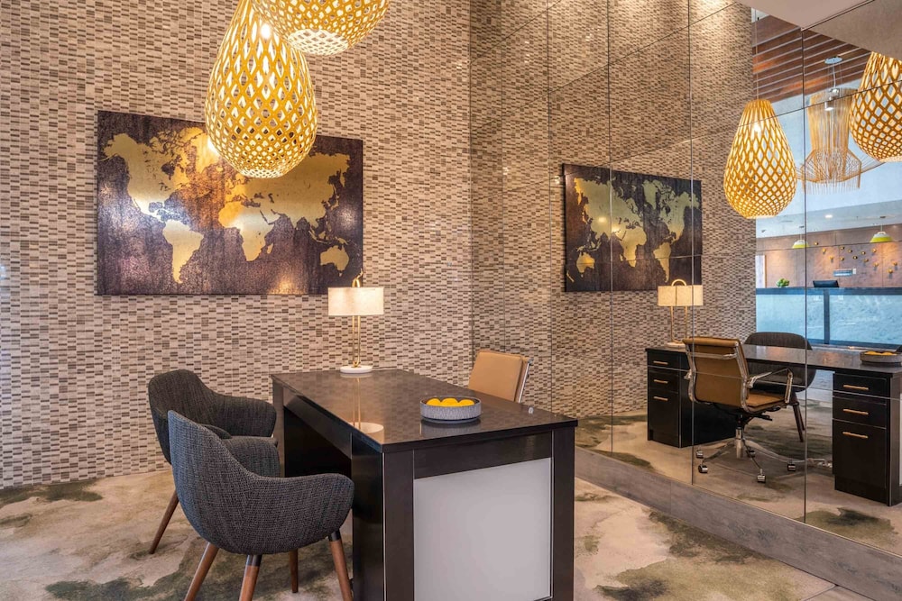 Sandman Hotel Hamilton 44/51