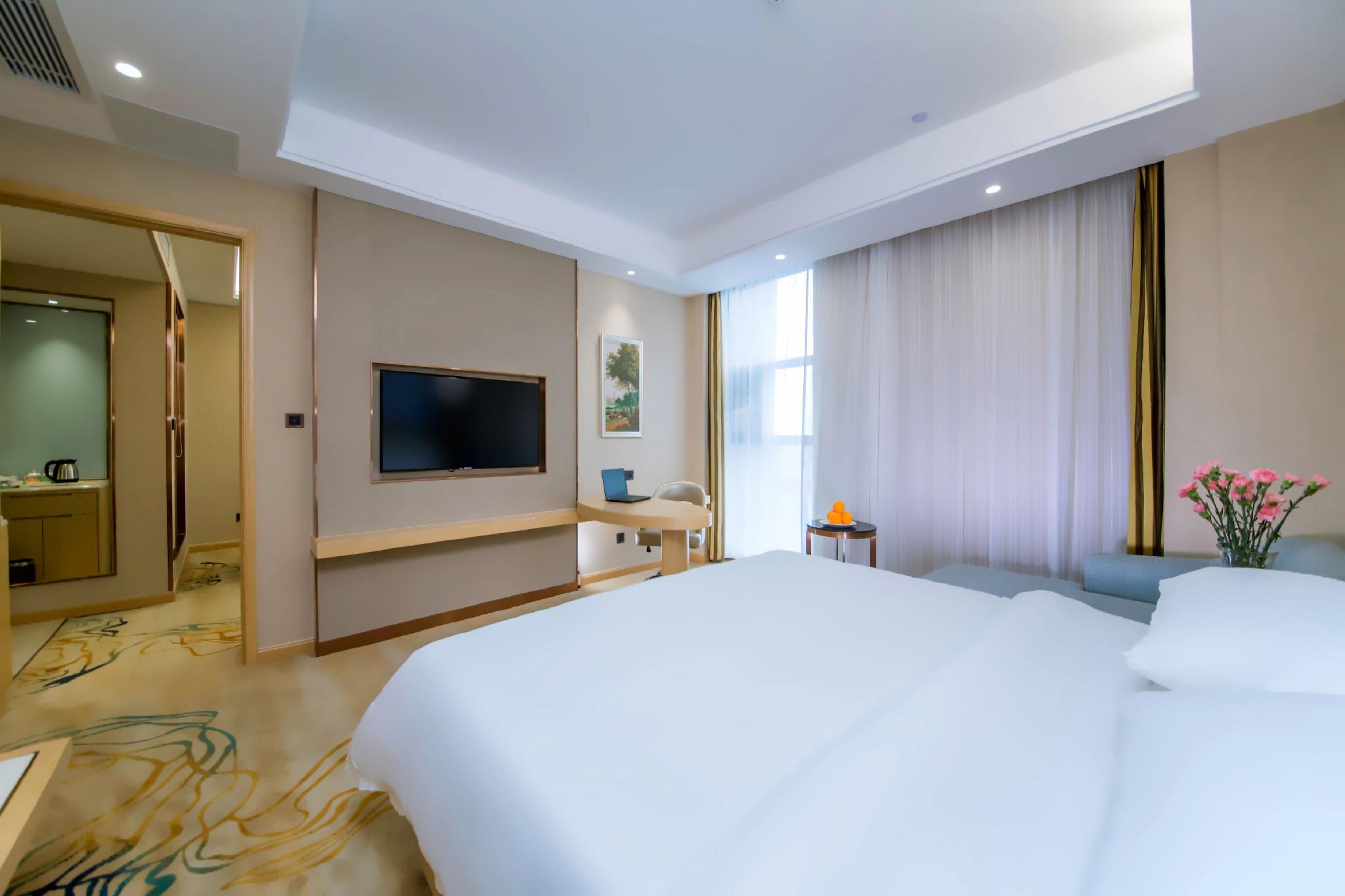 Vienna International Hotel (Huanggang Normal College Ruitian Plaza) 25/39