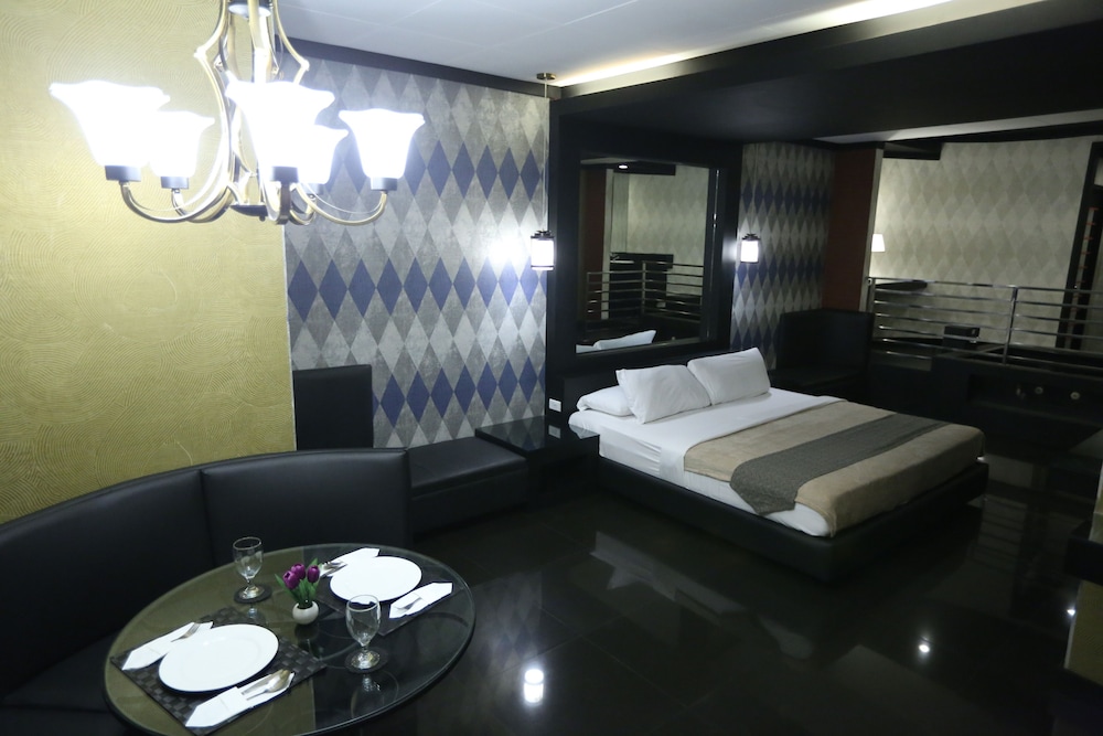 Victoria Court North Edsa 12/35