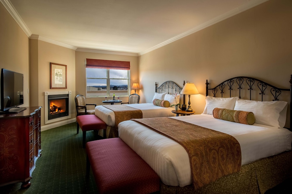 Monterey Hotel 27/68