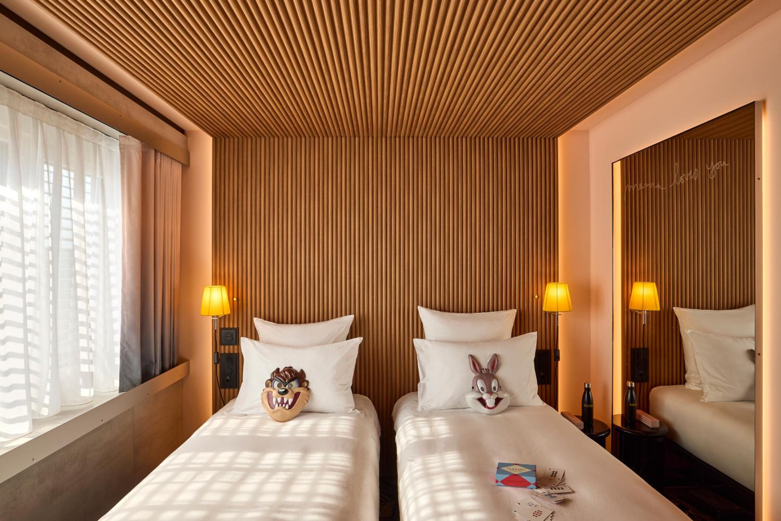 MAMA, MEDIUM, TWIN BEDS