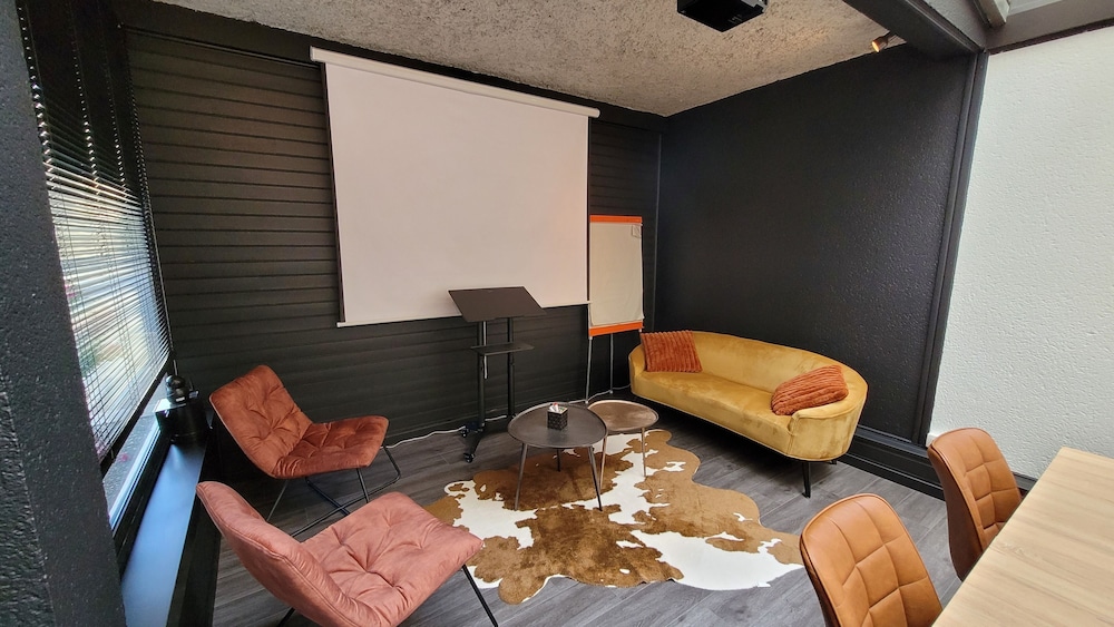 INTER-HOTEL LE VALOIS 42/50