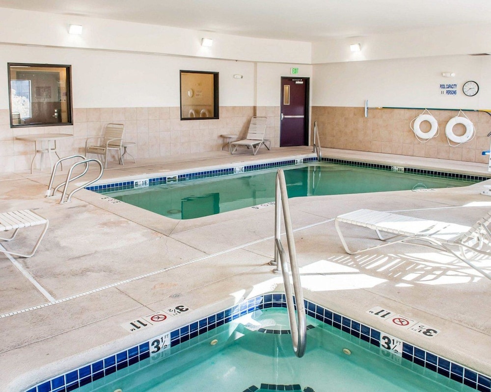 Comfort Suites Gallup East Route 66 and I-40 15/42