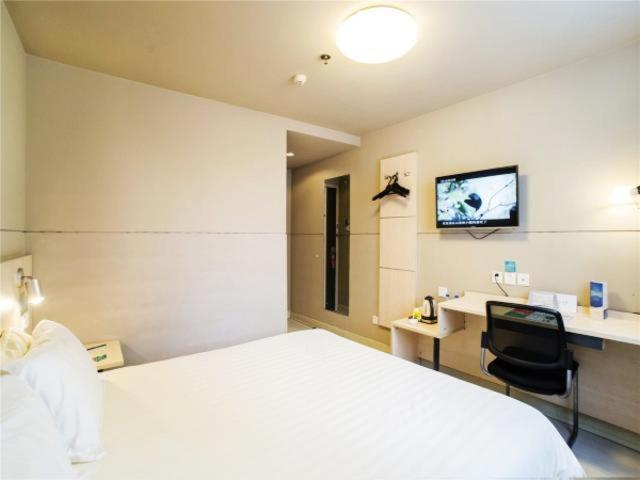 Jinjiang Inn Shenzhen Diwang Square 18/37