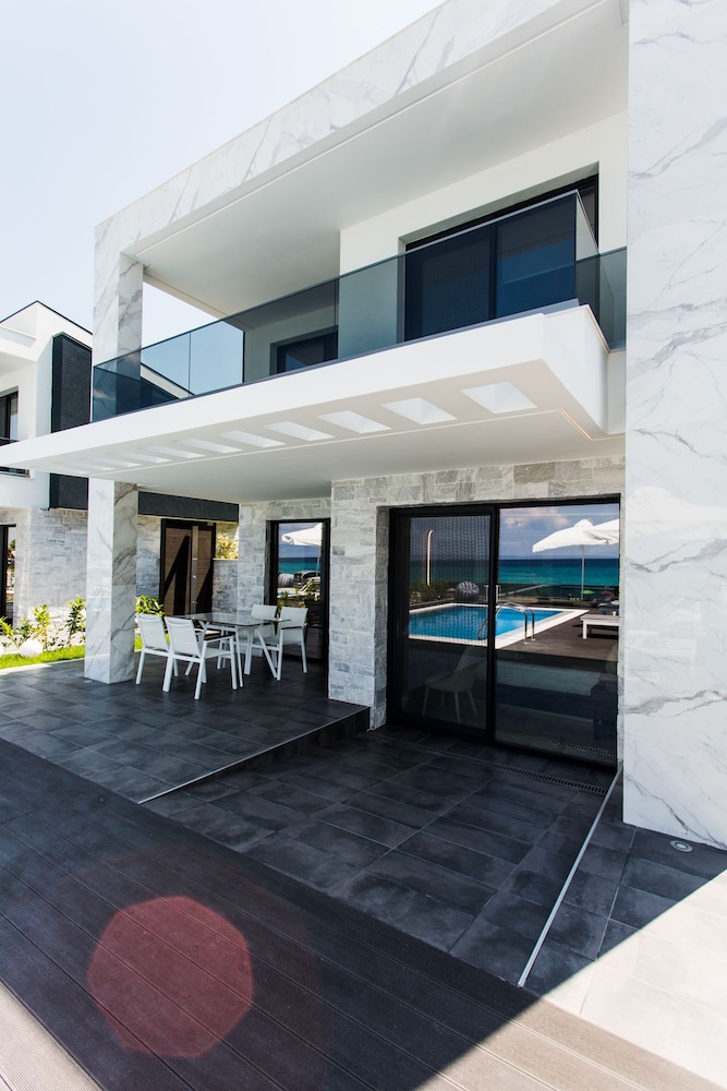 Crystal Villas & Suites 28/39