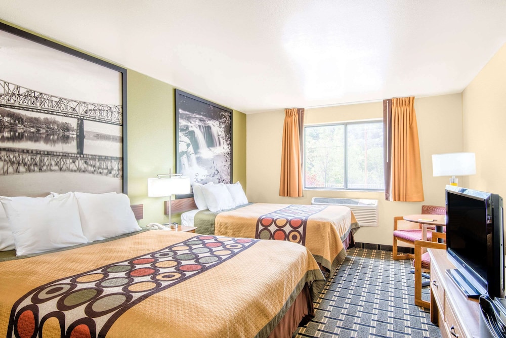 Super 8 by Wyndham Wheeling/Saint Clairsville OH Area 7/36