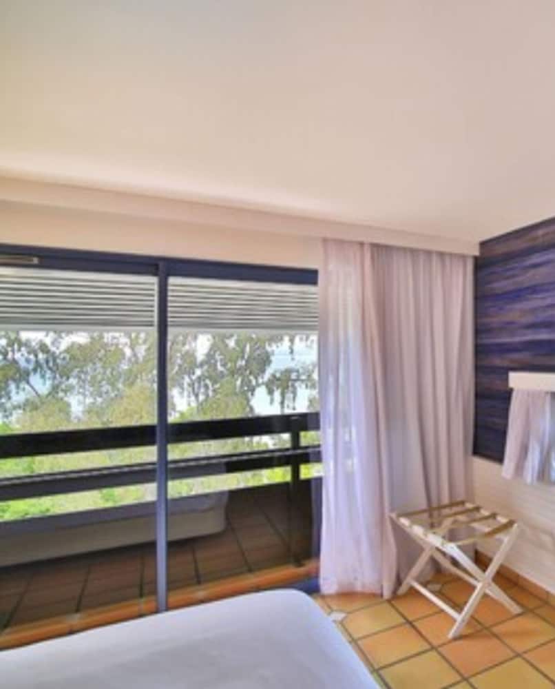 La Creole Beach Hotel and Spa 38/68