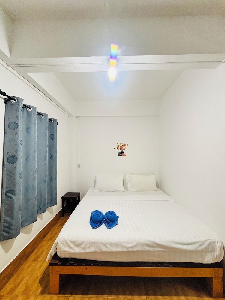 Miss Hong House 17/50