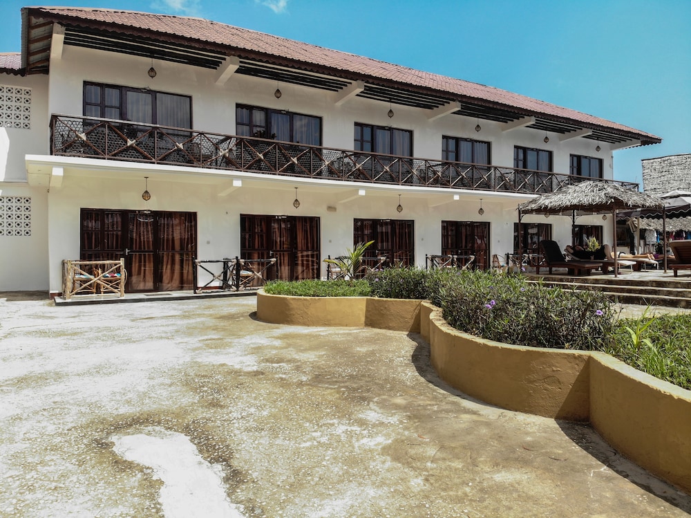 Amaan Beach Bungalows 2/38