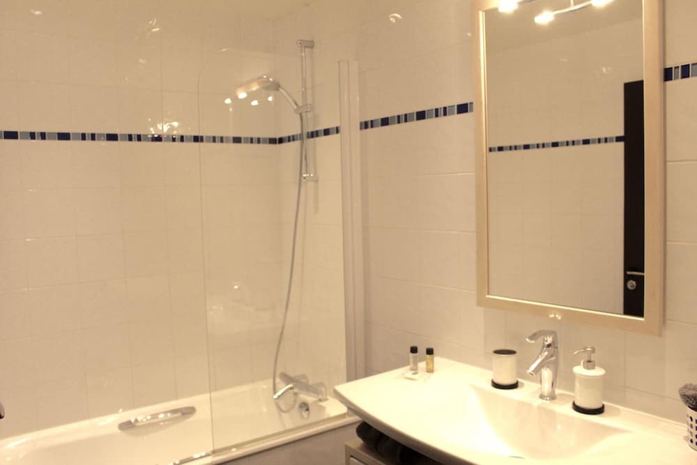 Short Stay Paris Apartments 48/50