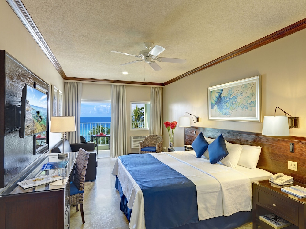 Coconut Court Beach Hotel 13/50