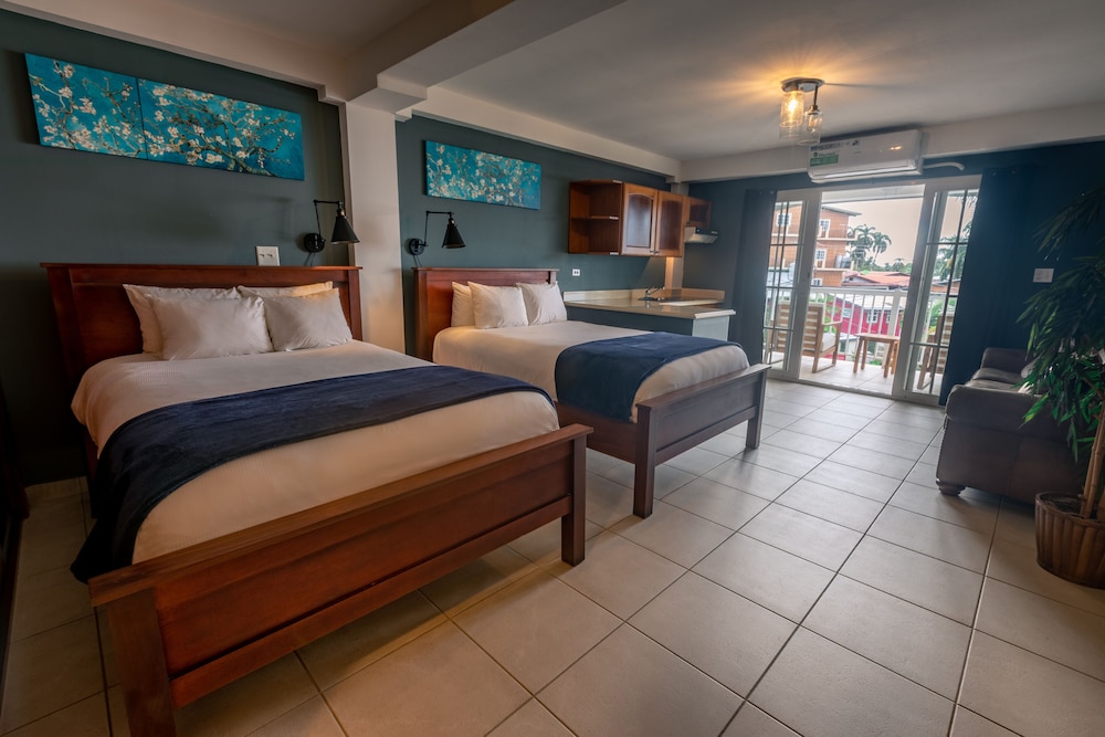 Tropical Suites Hotel 30/67