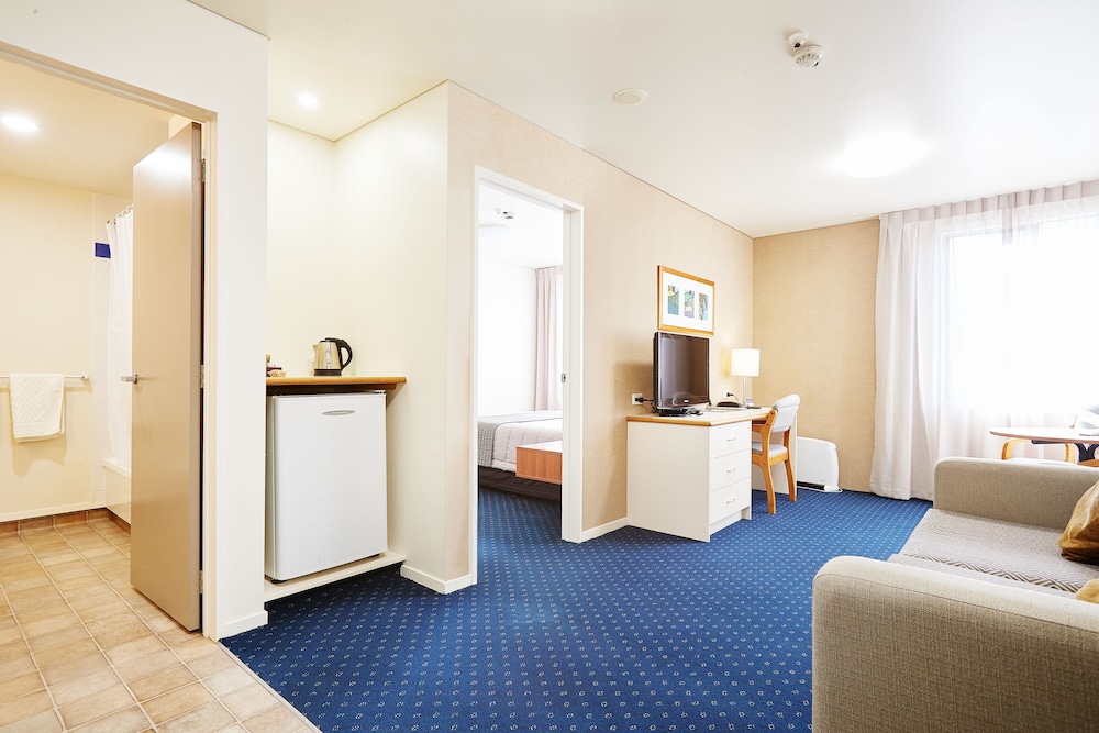 Ventura Inn Suites Hamilton 15/25
