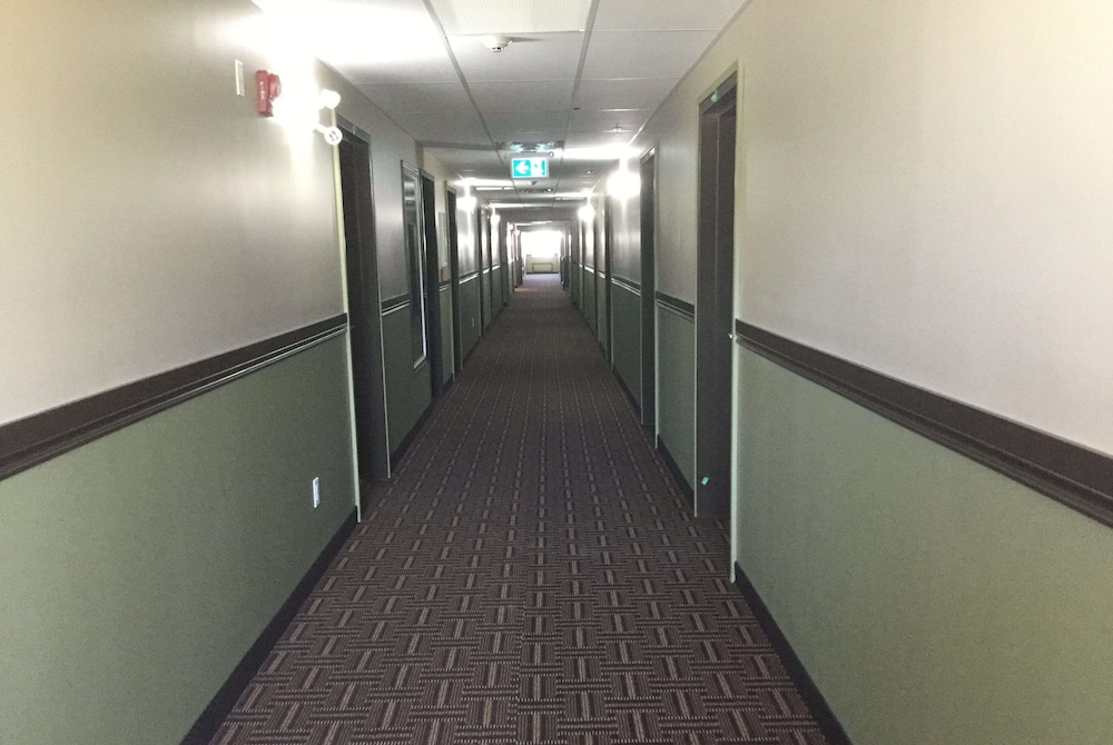 SUPER 8 BY WYNDHAM HARDISTY 19/36
