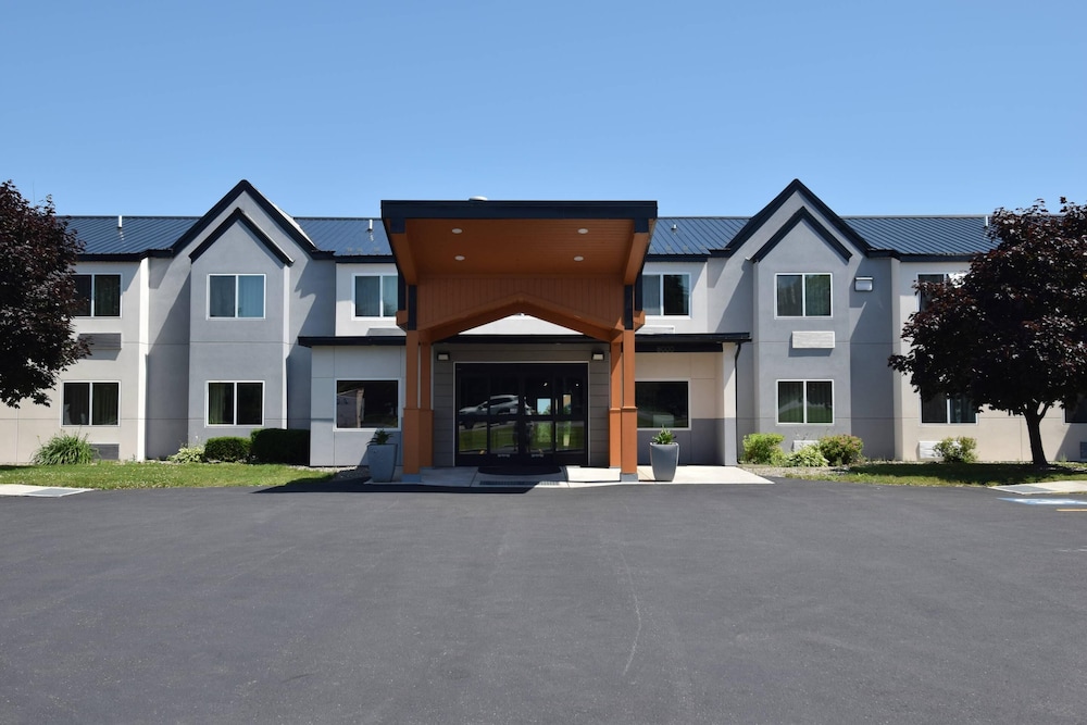 Quality Inn and Suites Watertown Fort Drum 2/50