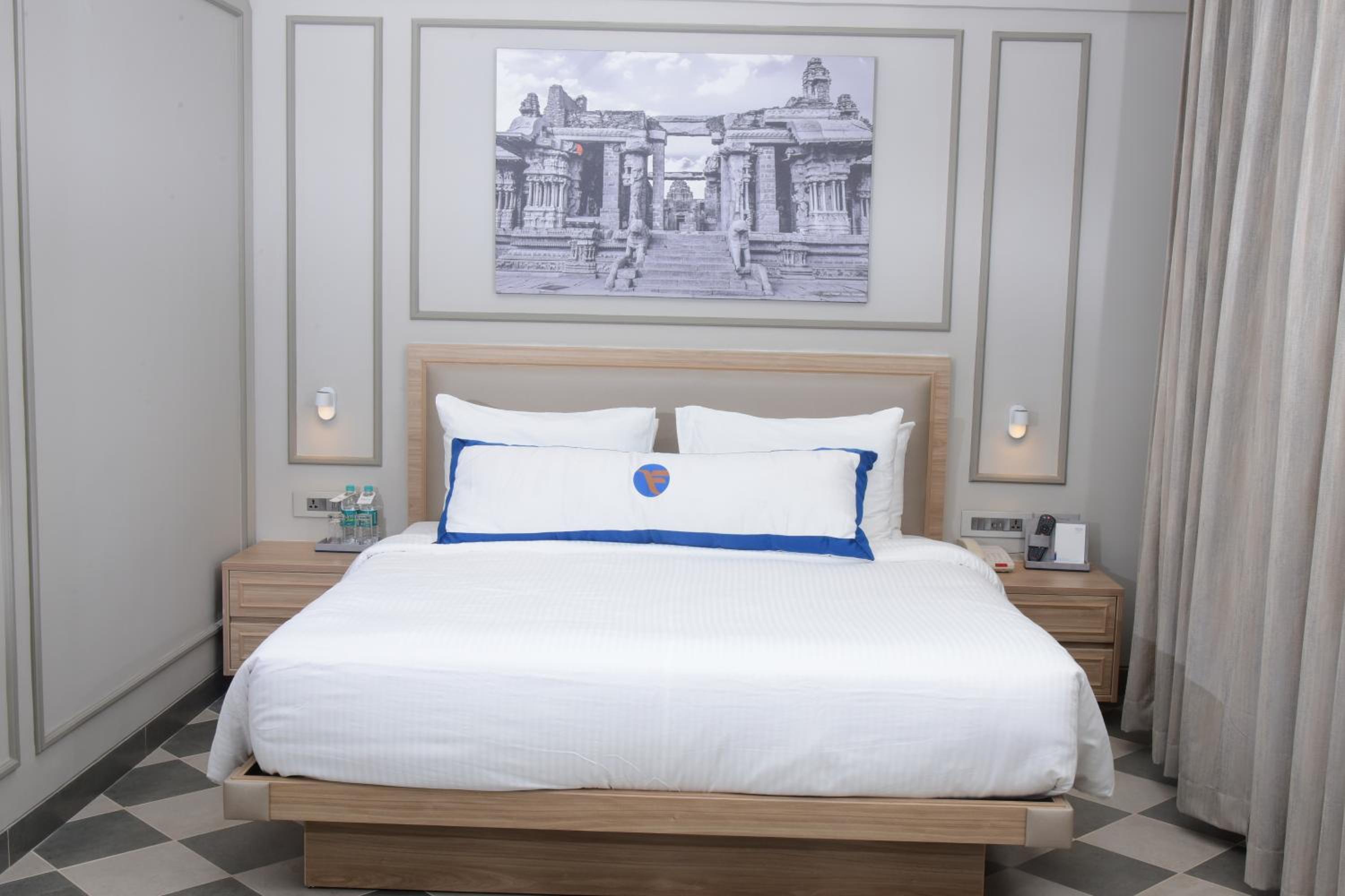 Junior Suite, Queen Bed