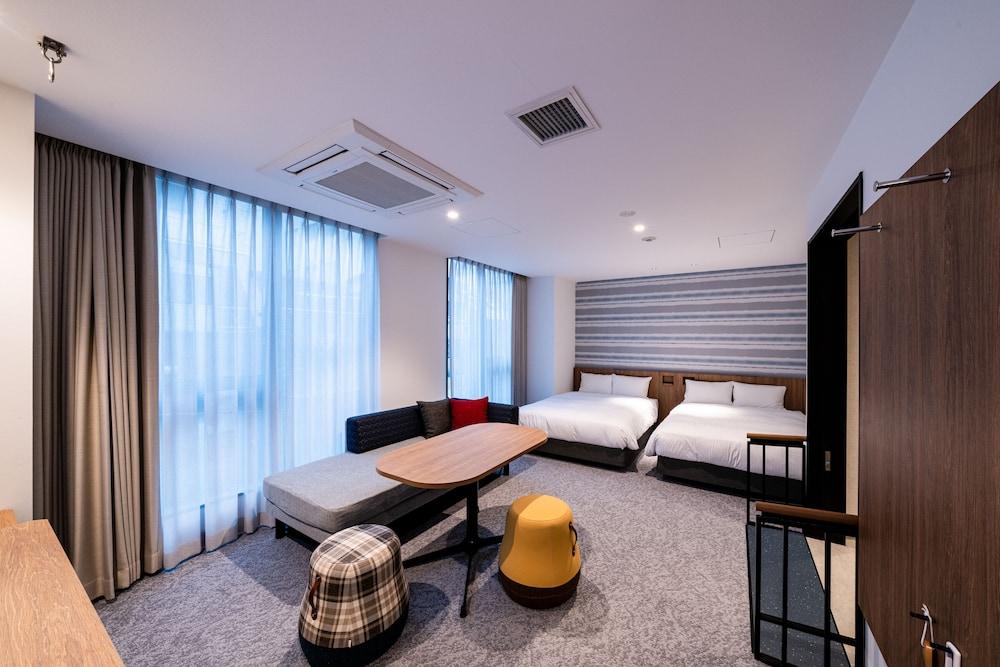 EXECUTIVE, TWIN BEDS