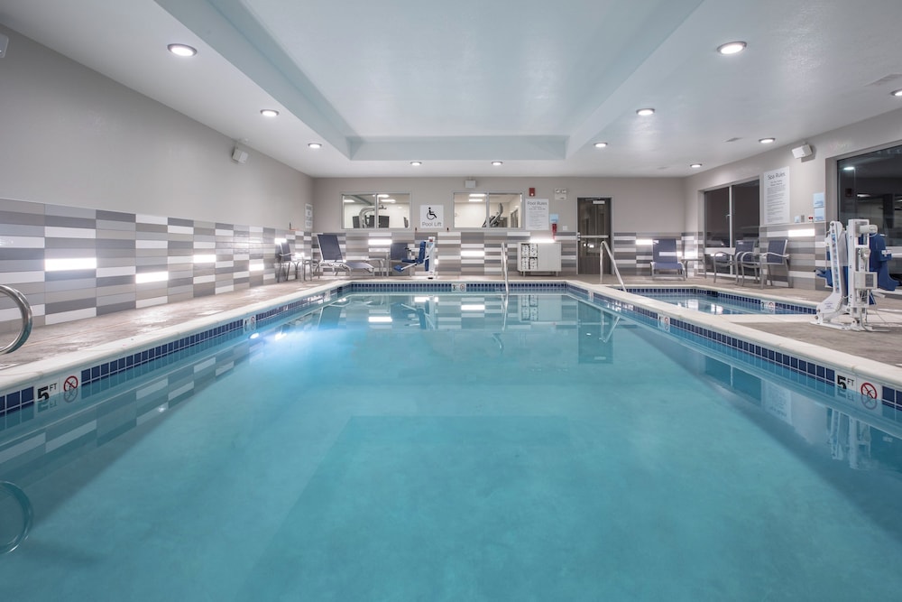 Holiday Inn Express And Suites Denver Ne Brighton 33/59