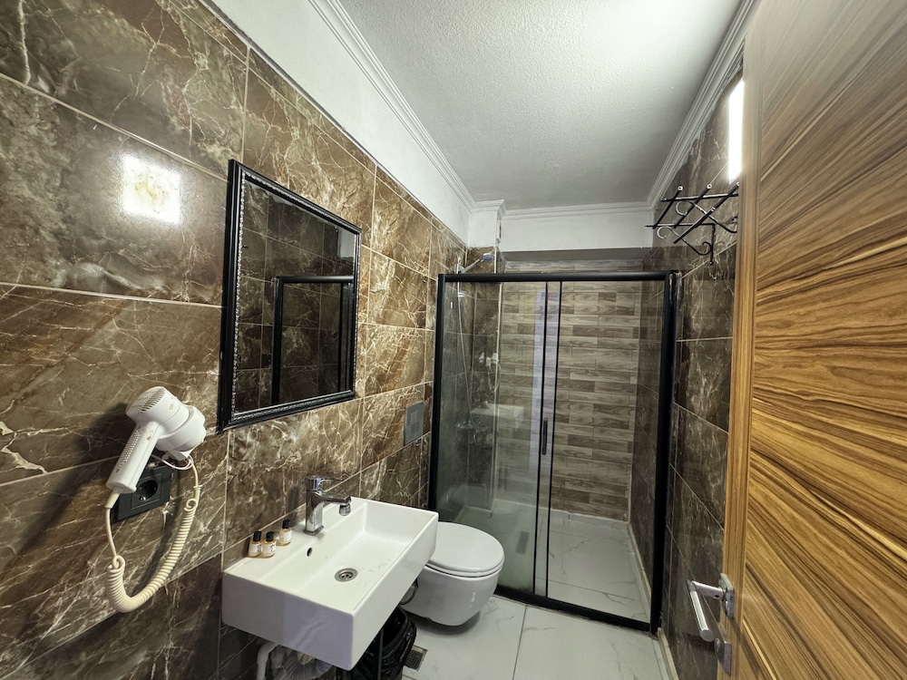 Grand Lara Hotel & Apartments 25/28