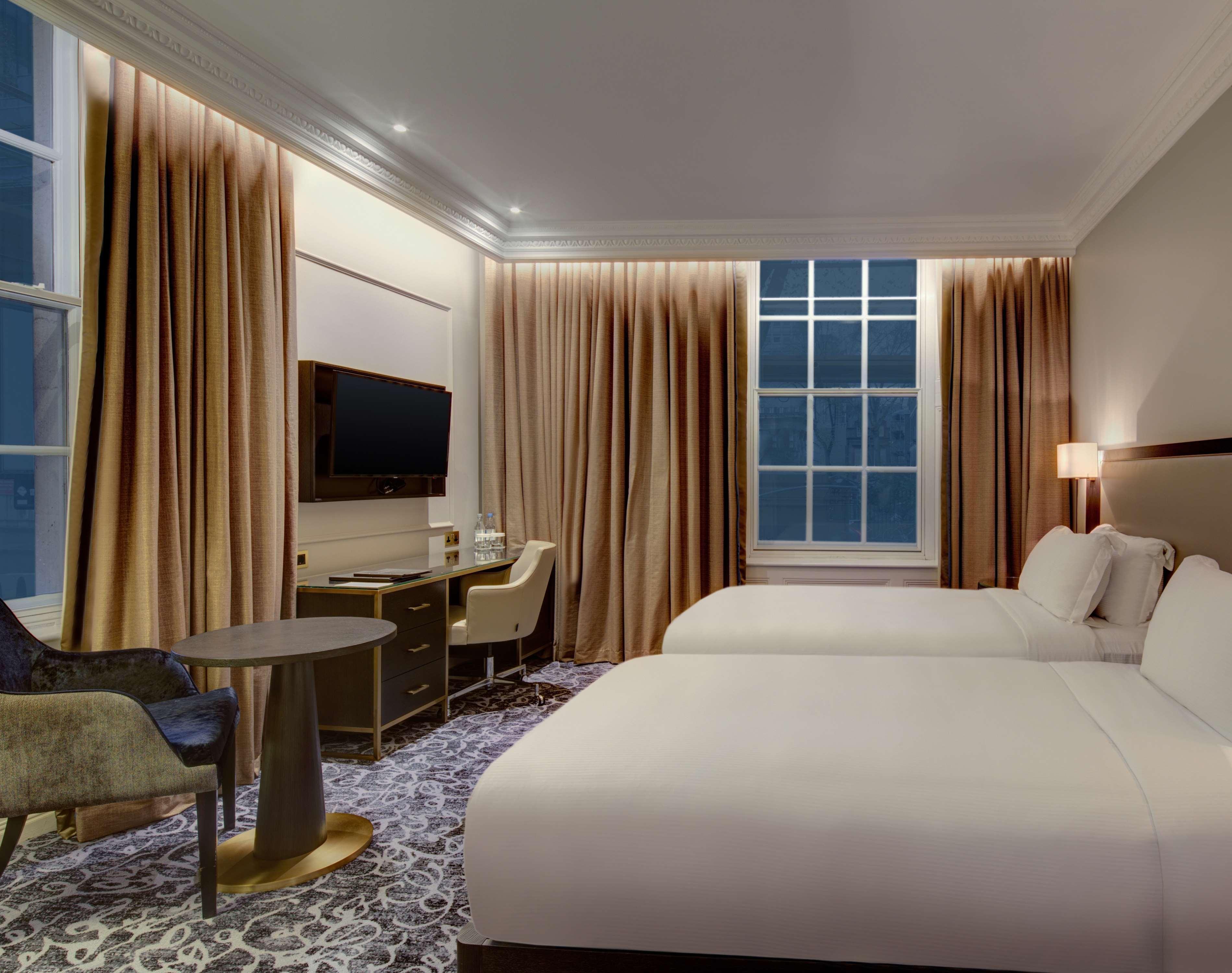 GUEST ROOM, TWIN BEDS