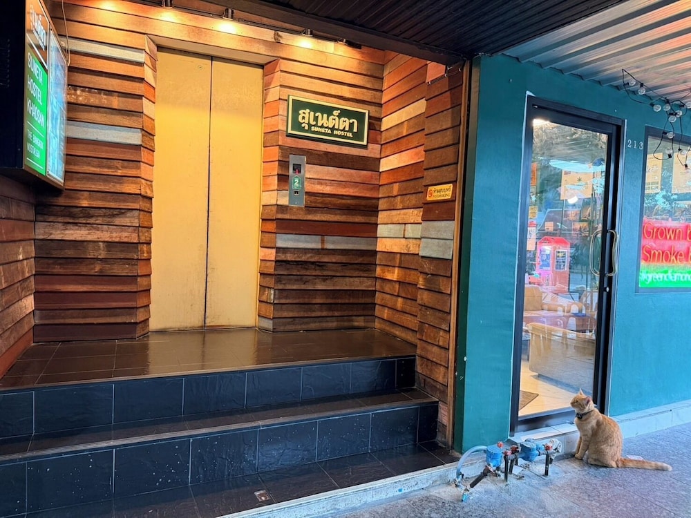 SUNETA HOSTEL KHAOSAN 49/72