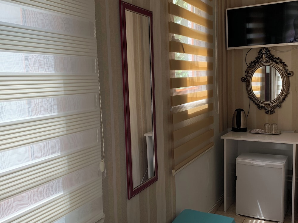 Omar Sultan Suites 32/33