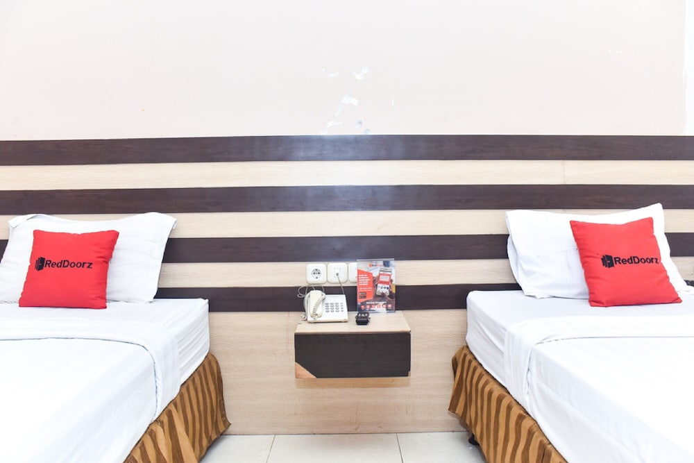 Reddoorz Plus Near Makassar Town Square 19/21