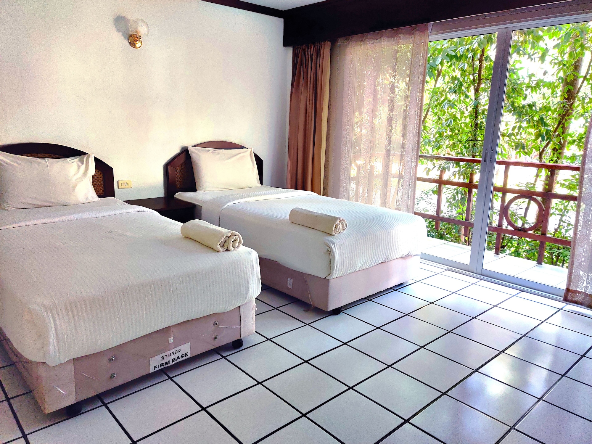 Vip, Twin Beds
