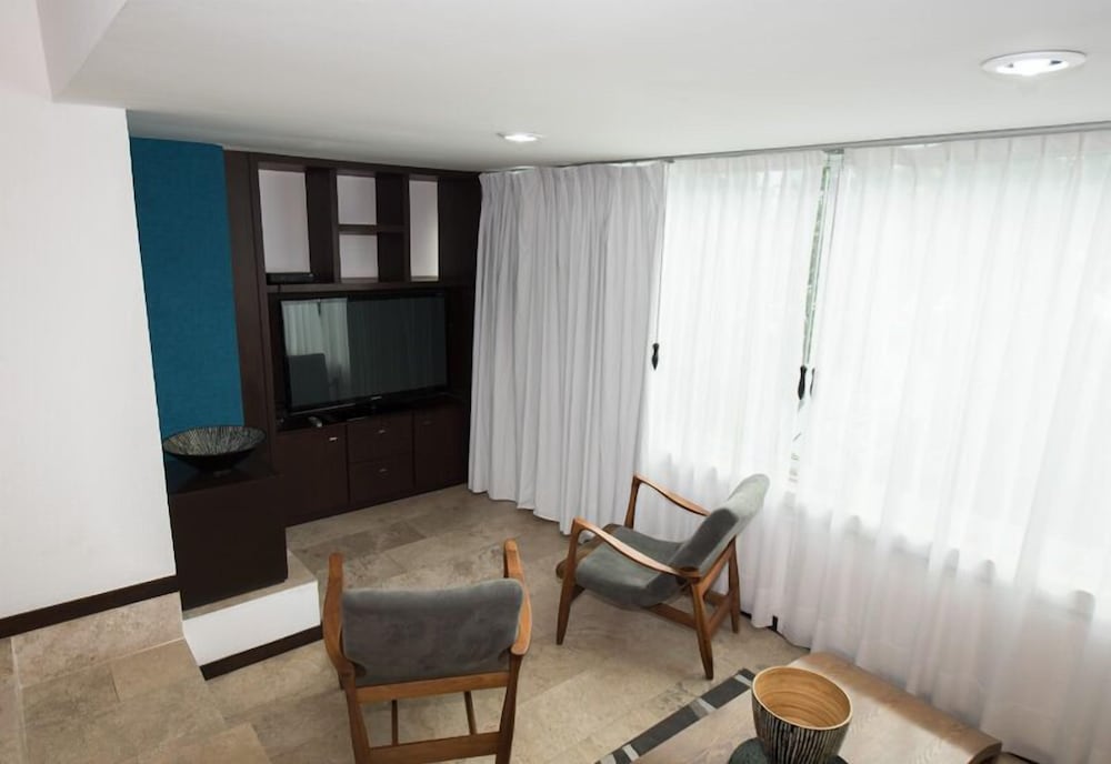 Colombe Hotel Boutique 53/76